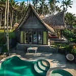 Absolute Beachfront Villa Laut