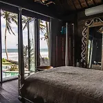 Absolute Beachfront Villa Laut
