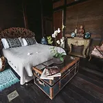 Absolute Beachfront Villa Laut