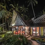 Absolute Beachfront Villa Laut