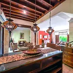 De Cinta Villa - Kuta - 5 Bedrooms - Heart Of Kuta