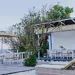 Villa Waru