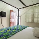 Lori Beach Inn