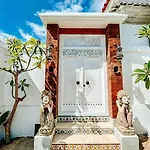 Mytongos Private Villa