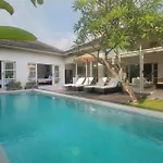 Echo Beach Villa And Apartment