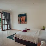 Nazeki Villa
