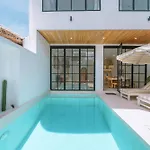 Villa Sunset: 2Br Elegant Villa In Central Canggu
