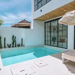 Villa Sunset: 2Br Elegant Villa In Central Canggu