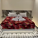 Kaen Apartments