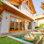 Canggu Wooden Green Paradise