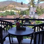 Tira Amed Homestay