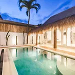 Villa Santorini - Boho-Chic 3-Bedroom Villa In The Heart Of Berawa!