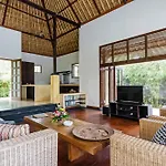 Villa Sasoon, 100 Mt To Beach