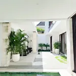 Apple Villas & Apartments