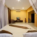 Rossa Garden Hotel