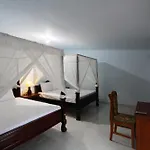 Adila Warung And Homestay