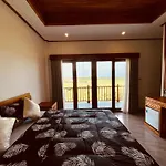 Surfers Villa And Resorts Medewi