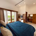 Surfers Villa And Resorts Medewi