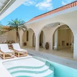 Villa Stella: 2Br Vibrant Mediterranean Oasis