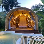 Gladak Di Uma Bali