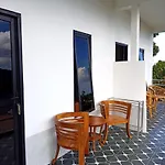 Adila Warung And Homestay