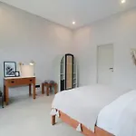 Echo Beach Villa And Apartment