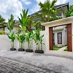 Echo Beach Villa And Apartment