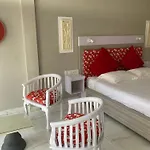 Villa Agung Beach Inn