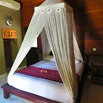 Suka Sari Cottages