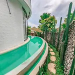 Hillstone Luxury Village