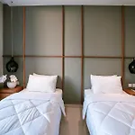 One Degree Sunset Hill Leisure