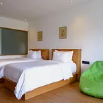 Giriwood Hotel & Villa