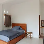 Friend House Stay & Surf