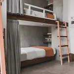 Roomates Surf Camp Canggu By Ini Vie Hospitality