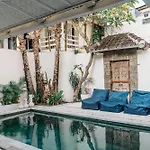 Modern 3Br Villa, 4Min To Double Six Beach, Pool
