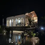 Batur Pyramid Guesthouse