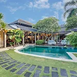 Villa Cinta Damai - Stunning & Stylish 4Br Luxury Villa In The Heart Of Seminyak, Just A 10-Min Walk To The Beach