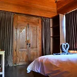 Putra\'Lebah Amed Guest House