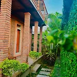 Uma Dewa Homestay