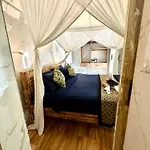 Kubu Guest House