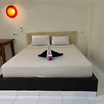 Amed Stop Inn Homestay, Rooftop Restaurant And Bar