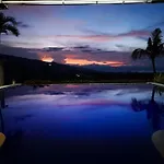 The Dharma Lovina - Mountain, Sea & Sunset View - Private Villa W Starlink - 5Br