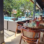 Spacious Private Pool Apartment-Beachside Resort