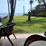 Spacious Private Pool Apartment-Beachside Resort