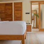 Lulu\'S Villas