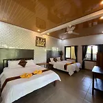 Khrisna Hs And Cottages