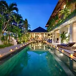Lavish 5 Bed, Sleeps 10, Butler, Daily Breakfast