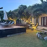 Cave Beach Bungalow