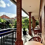 Putu Homestay