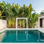 Villa Platform Luxe 3Br Villa In Canggu By Azure Near Oldmans